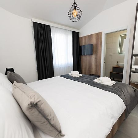 Kapov'S Rooms Kastela Ngoại thất bức ảnh