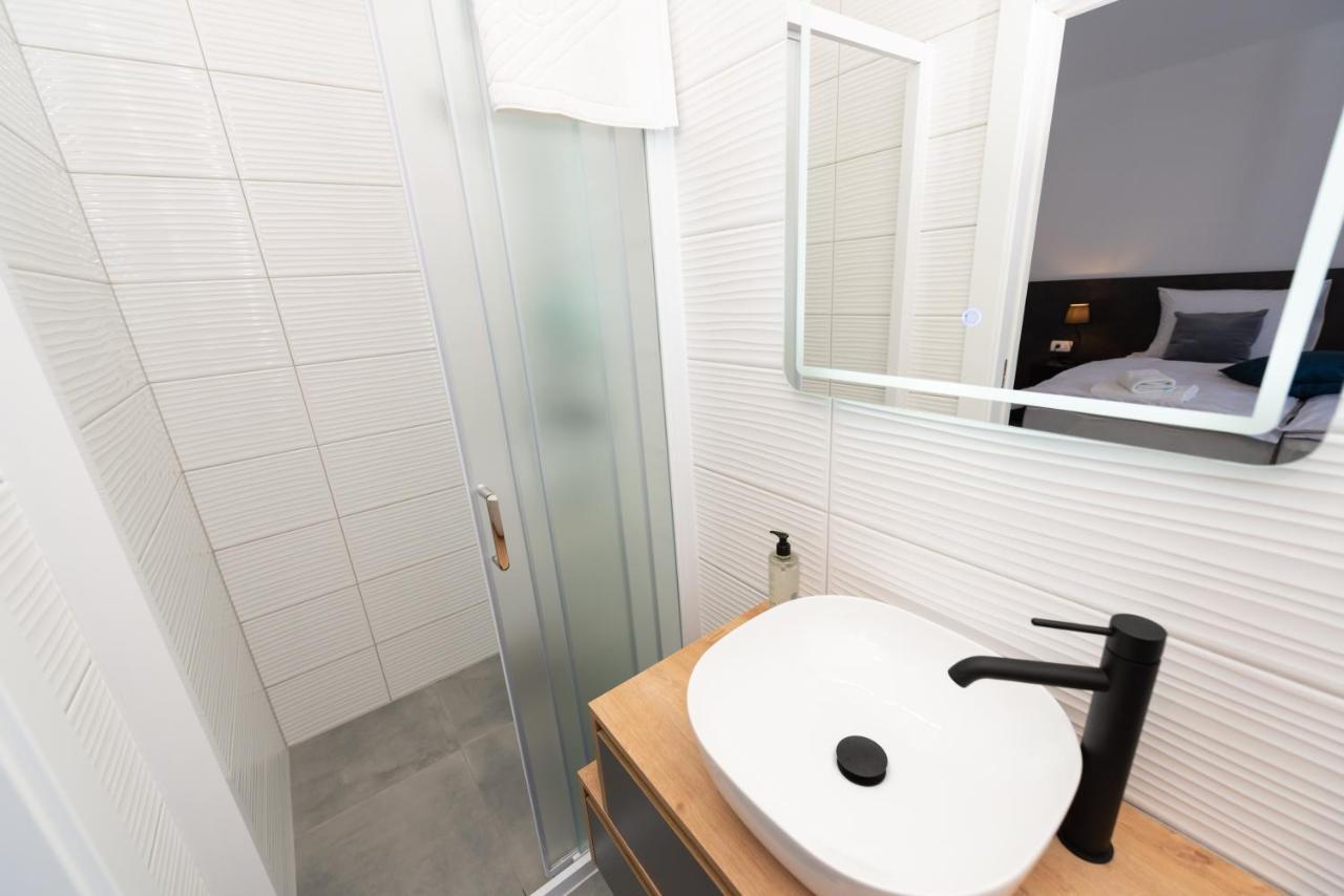 Kapov'S Rooms Kastela Ngoại thất bức ảnh